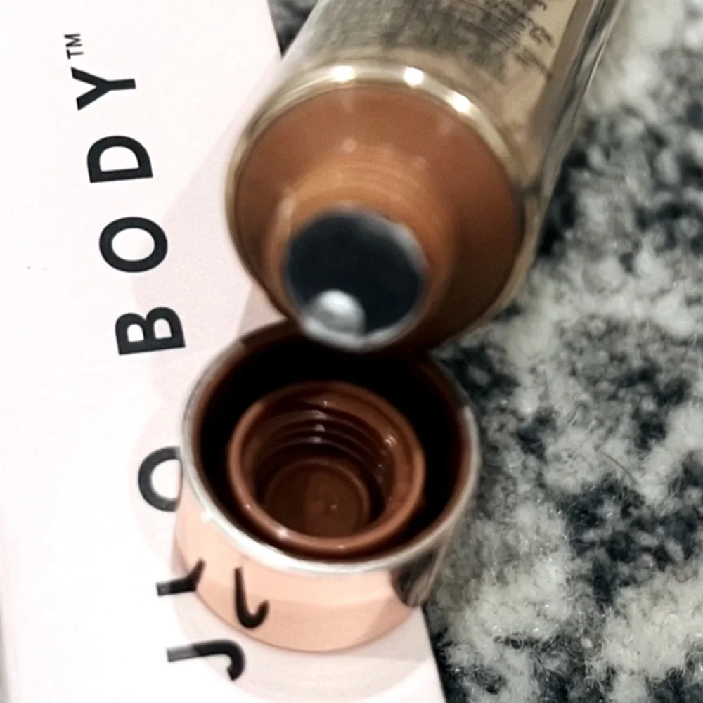 JLO BEAUTY Firm + Flaunt Targeted Booty Balm